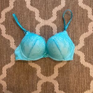 Victoria’s Secret bombshell bra size 34B